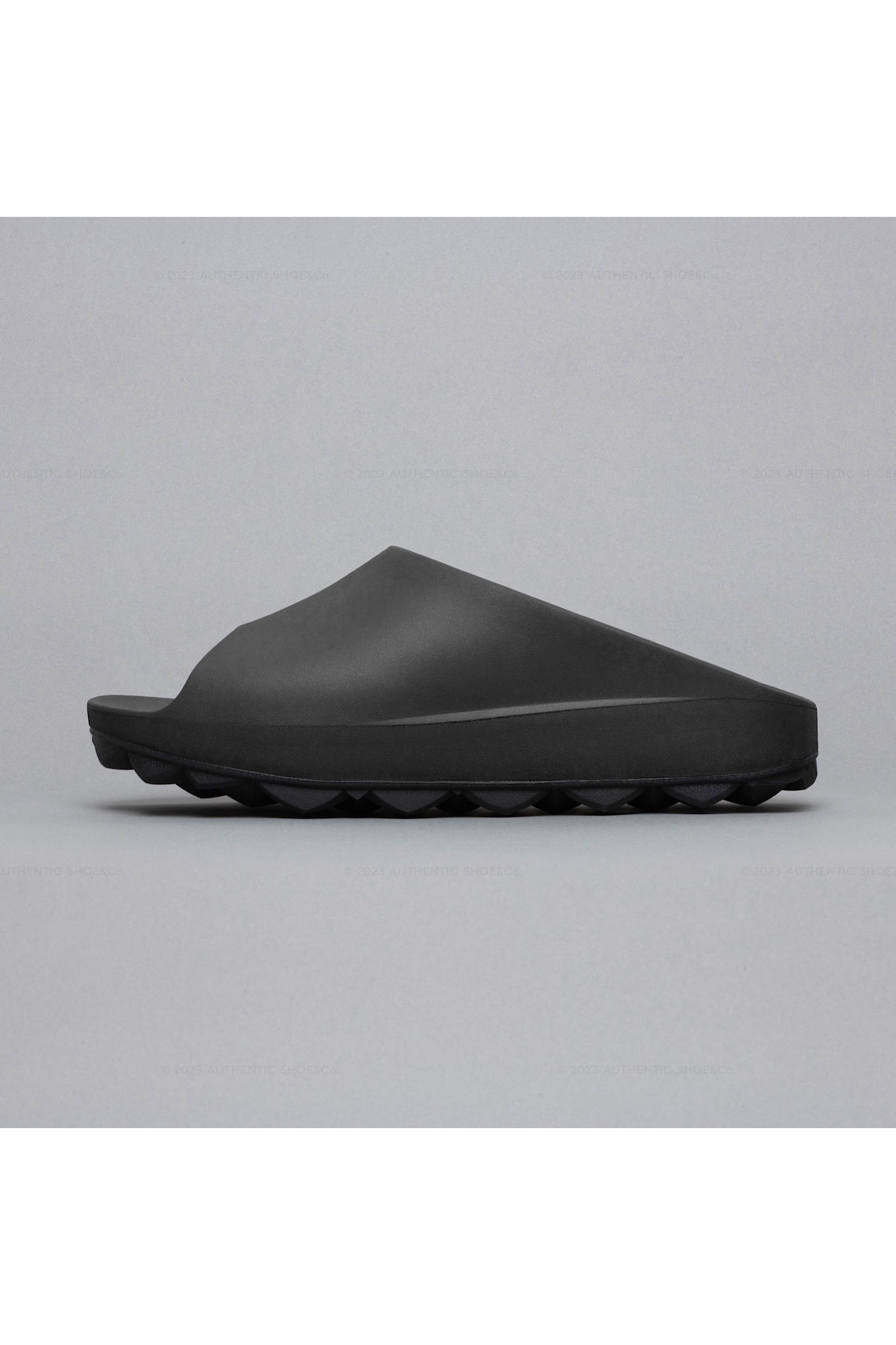 PPACO / LUX-2（STUDDED）- Black – redtriangle