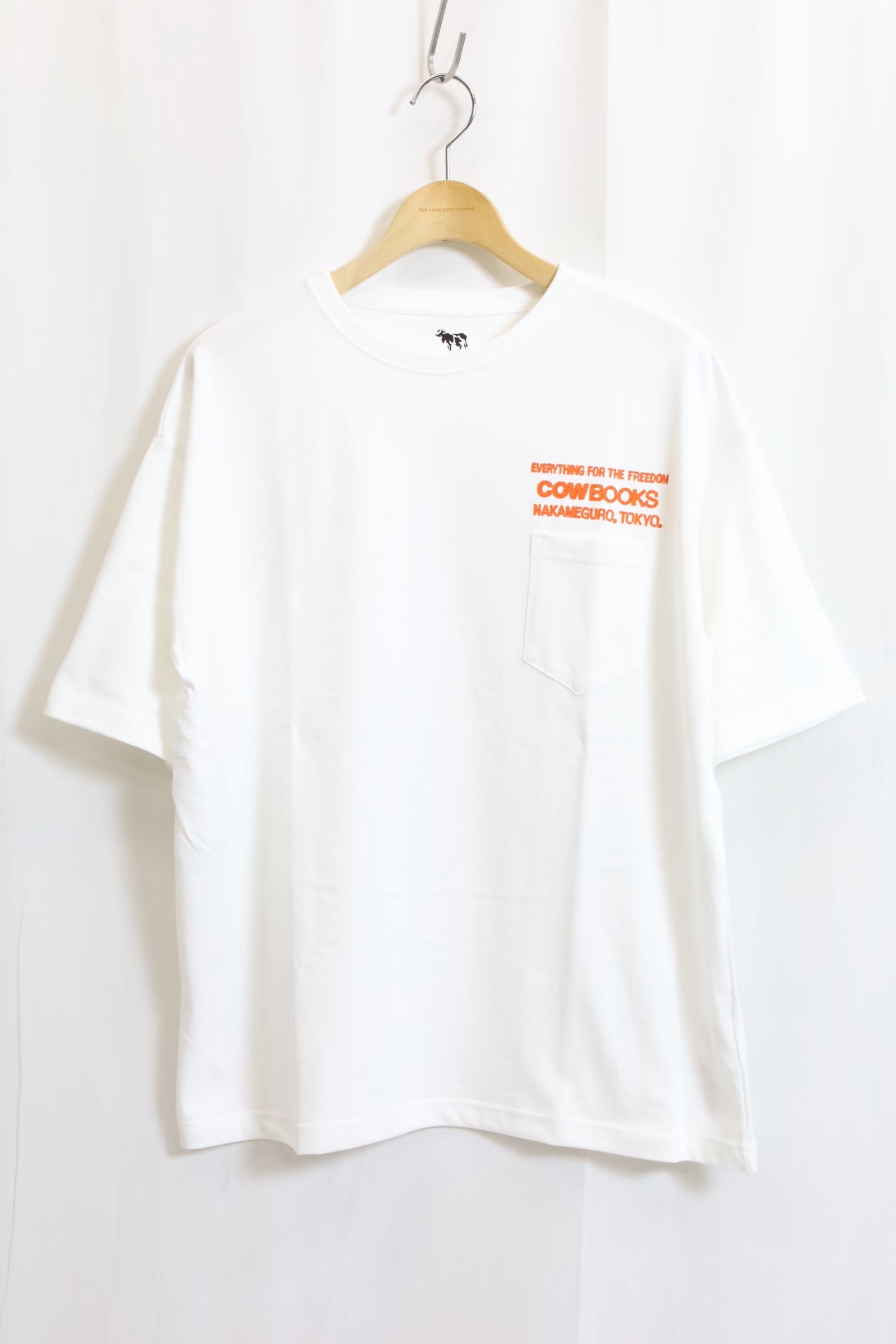 COW BOOKS / Book Vendor Pocket T-shirt-White×Orange – redtriangle