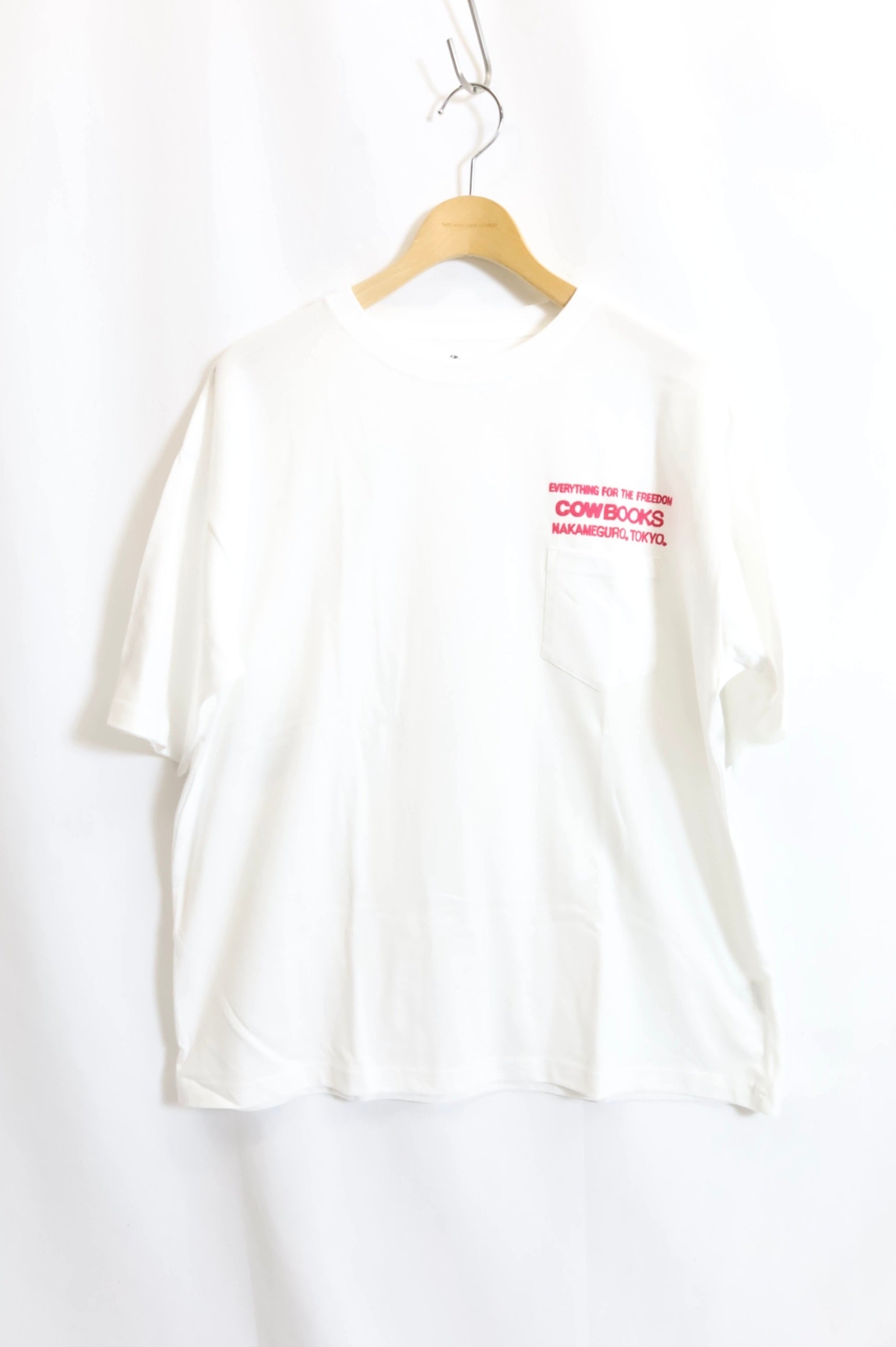 COW BOOKS / Book Vendor Pocket T-shirt-White×Pink – redtriangle