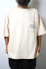 TACOMA FUJI RECORDS / STAY ON THE COUCH WIDE SLIT TEE designed by Moola (YANGGAO)-Oatmeal