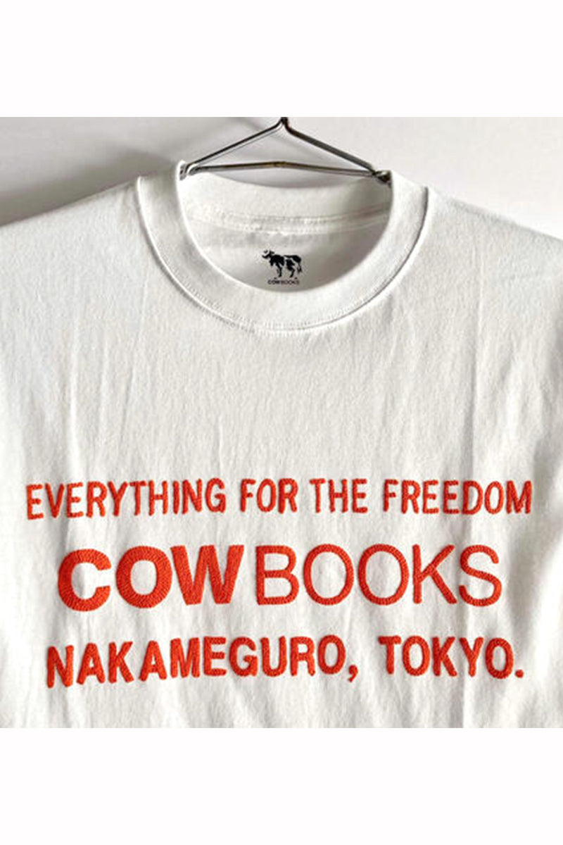 COW BOOKS / Book Vendor T-shirt-White×Orange