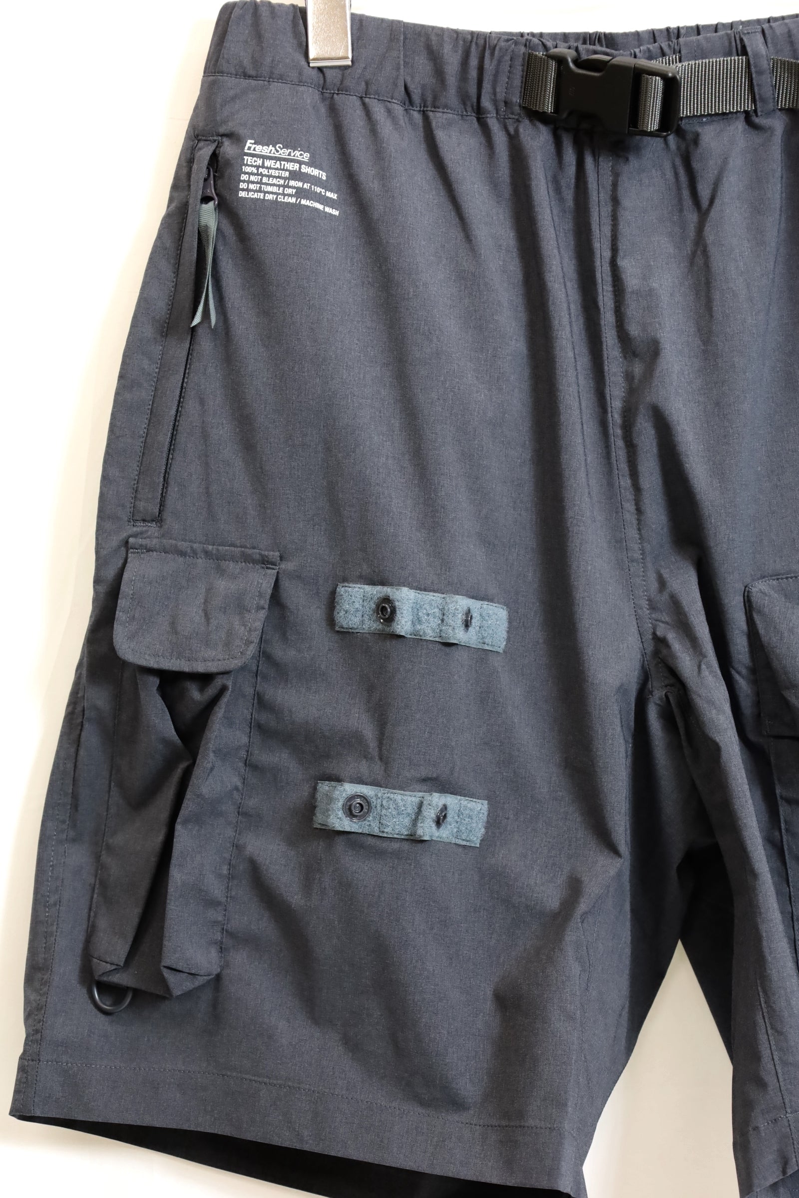 Fresh Service / TECH WEATHER SHORTS – redtriangle