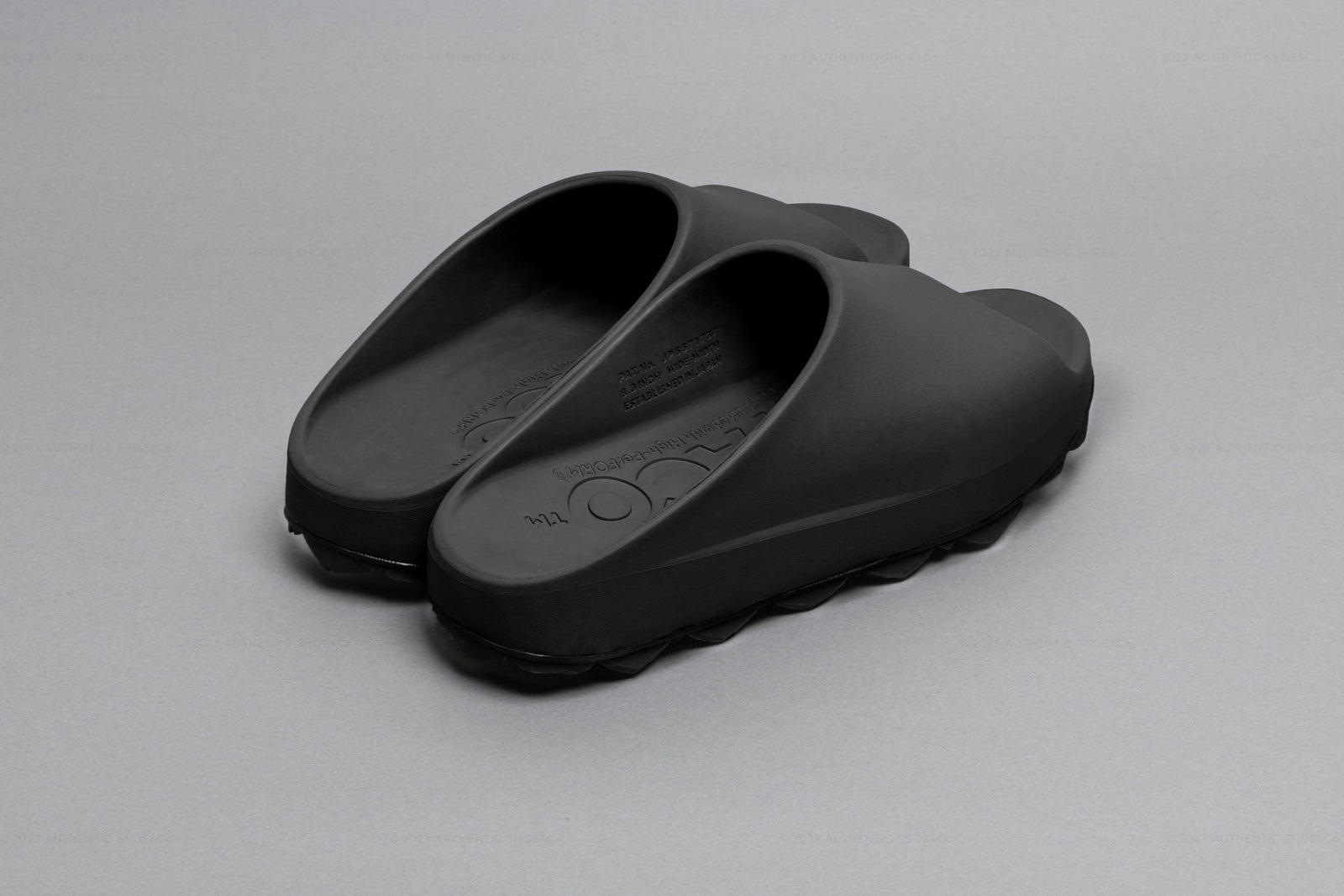 PPACO / LUX-2（STUDDED）- Black – redtriangle