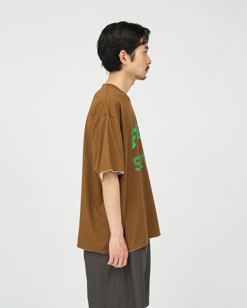 Fresh Service / REVERSIBLE  S/S TEE  - BROWN
