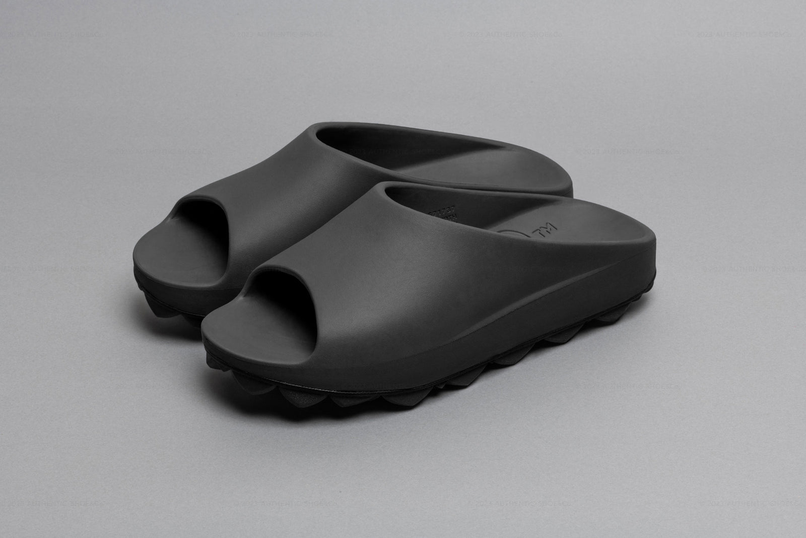 PPACO / LUX-2（STUDDED）- Black – redtriangle