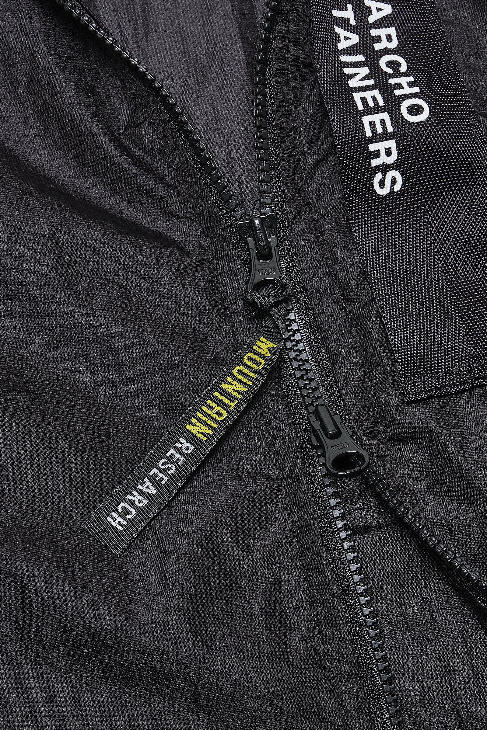 Mountain Research / ID JKT. - Black – redtriangle