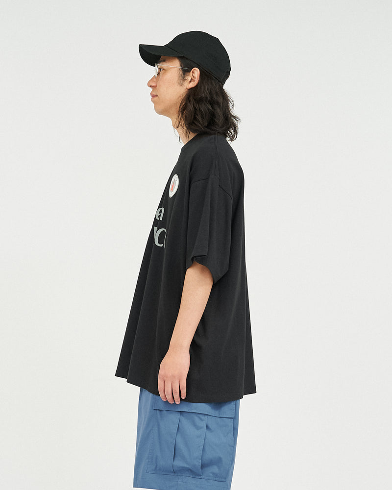 Fresh Service / CORPORATE PRINTED S/S TEE “FOOTBALL” - BLACK