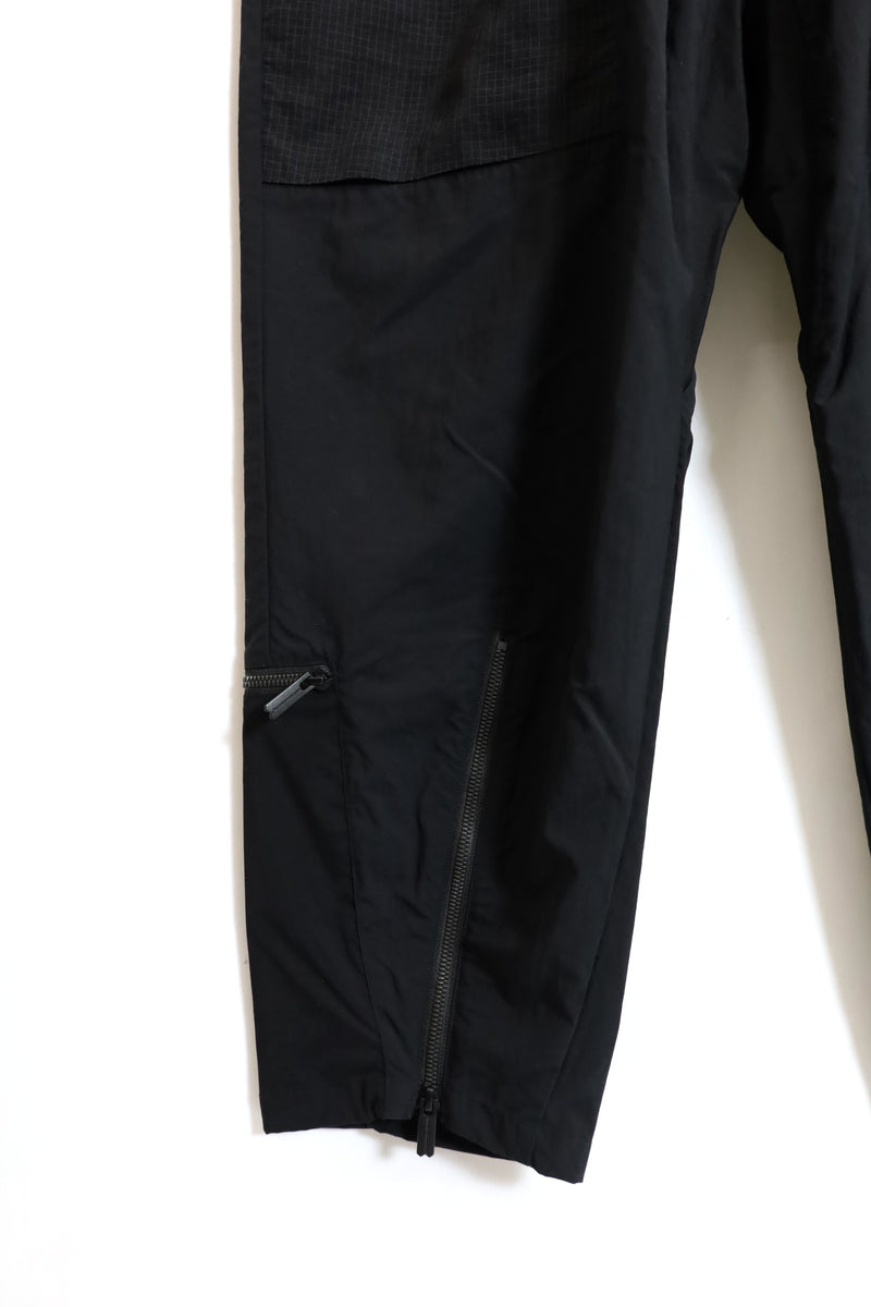 BLK / PARACHUTE PANTS - BK2571404