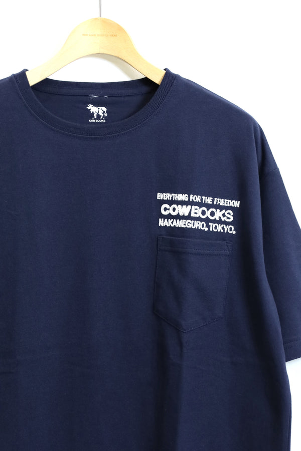 COW BOOKS /  Book Vendor Pocket T-shirt-Navy×White