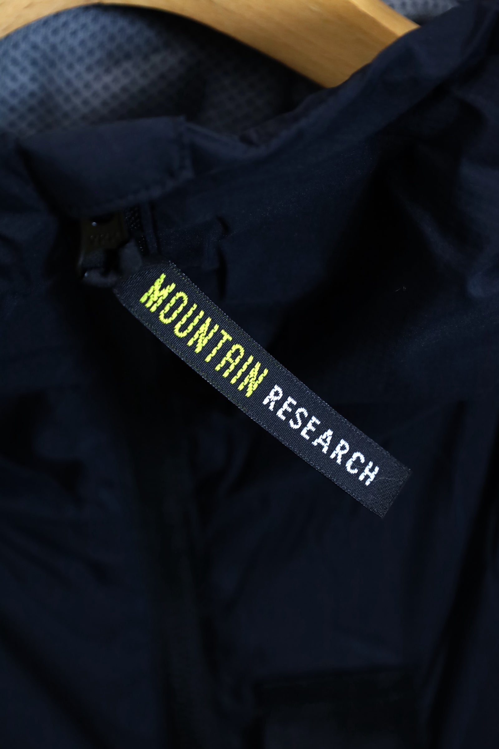 Mountain Research / ID JKT. (Mod.) - Black – redtriangle
