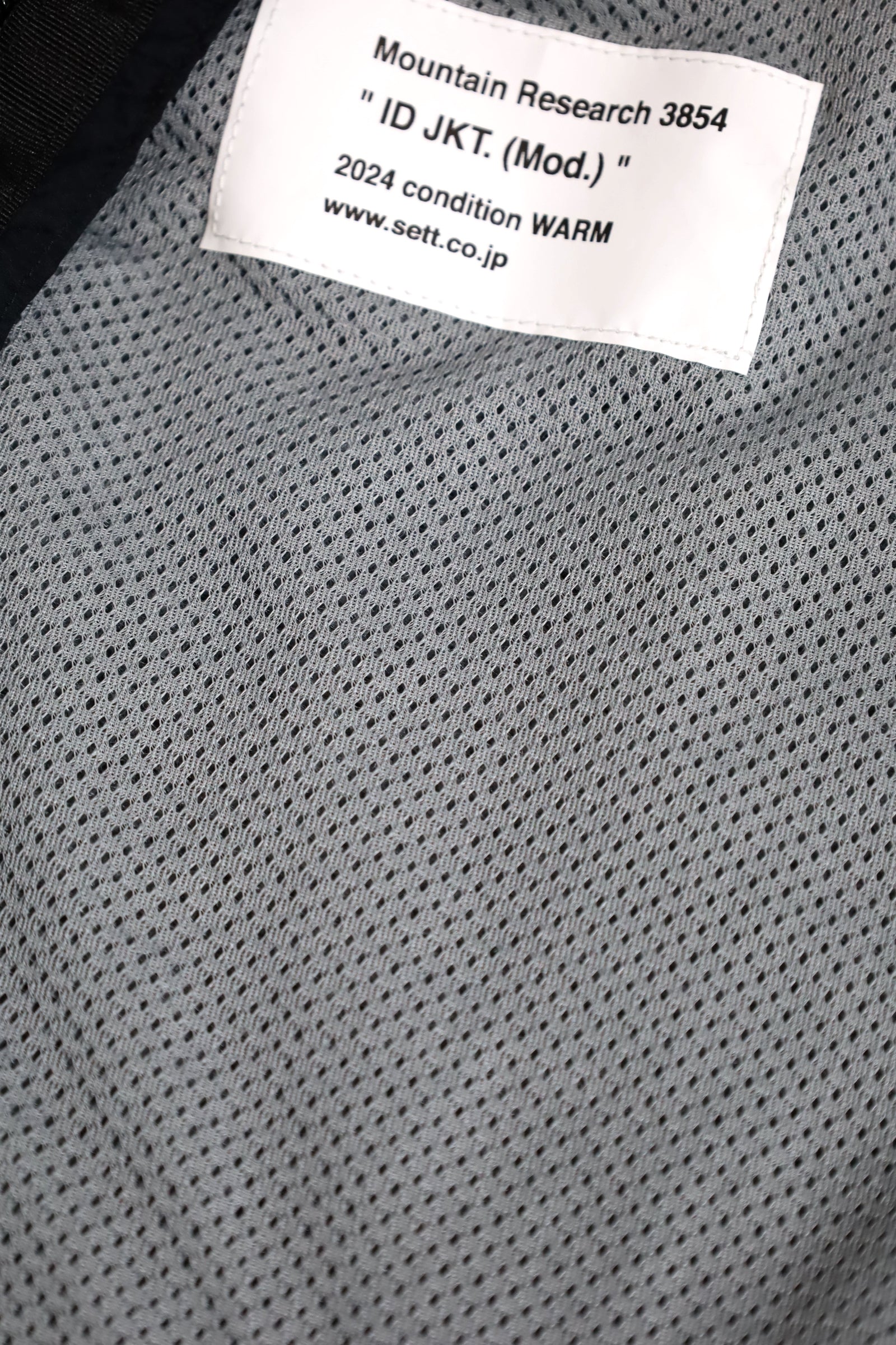 Mountain Research / ID JKT. (Mod.) - Black – redtriangle