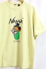 NANGA/NANGA×JERRY UKAI ECO HYBRID SLEEPING JERRY MARQUEZ TEE - Yellow