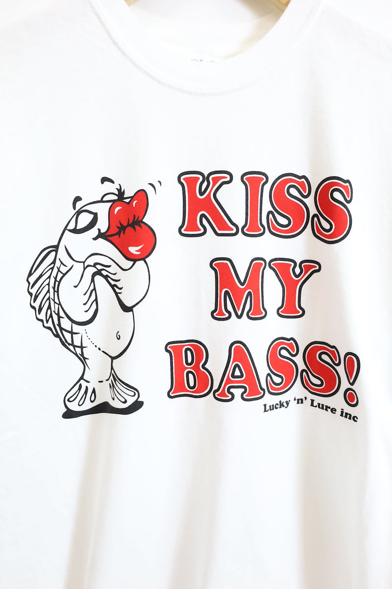 Lucky 'n' Lure / "KISS MY BASS!" SS CREW NECK TEE- White