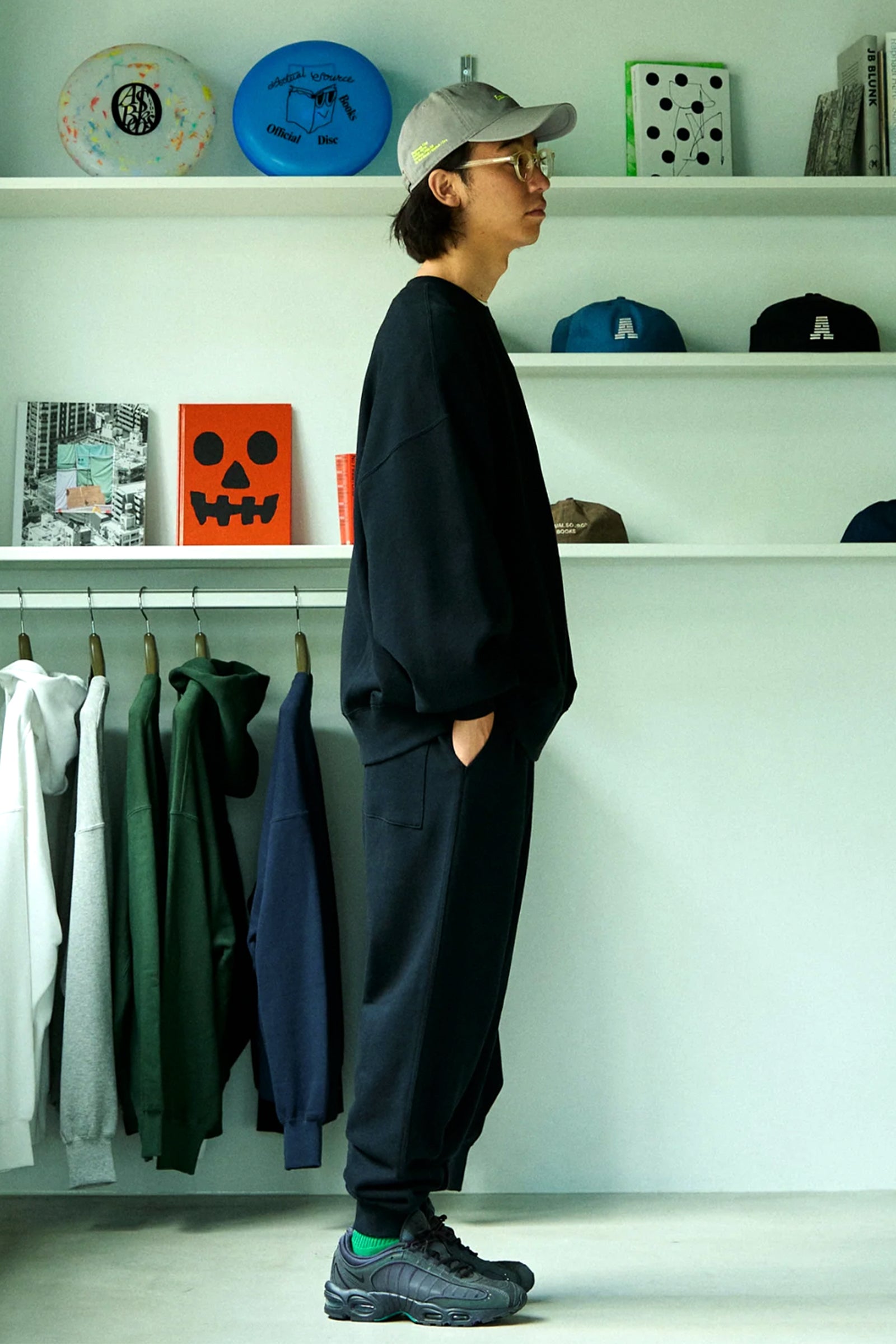 Fresh Hoods ソース オブ ライフ スウェット パンツ 送関込 Fresh Service / LIGHT OZ SWEAT JOGGERS - Black – redtriangle